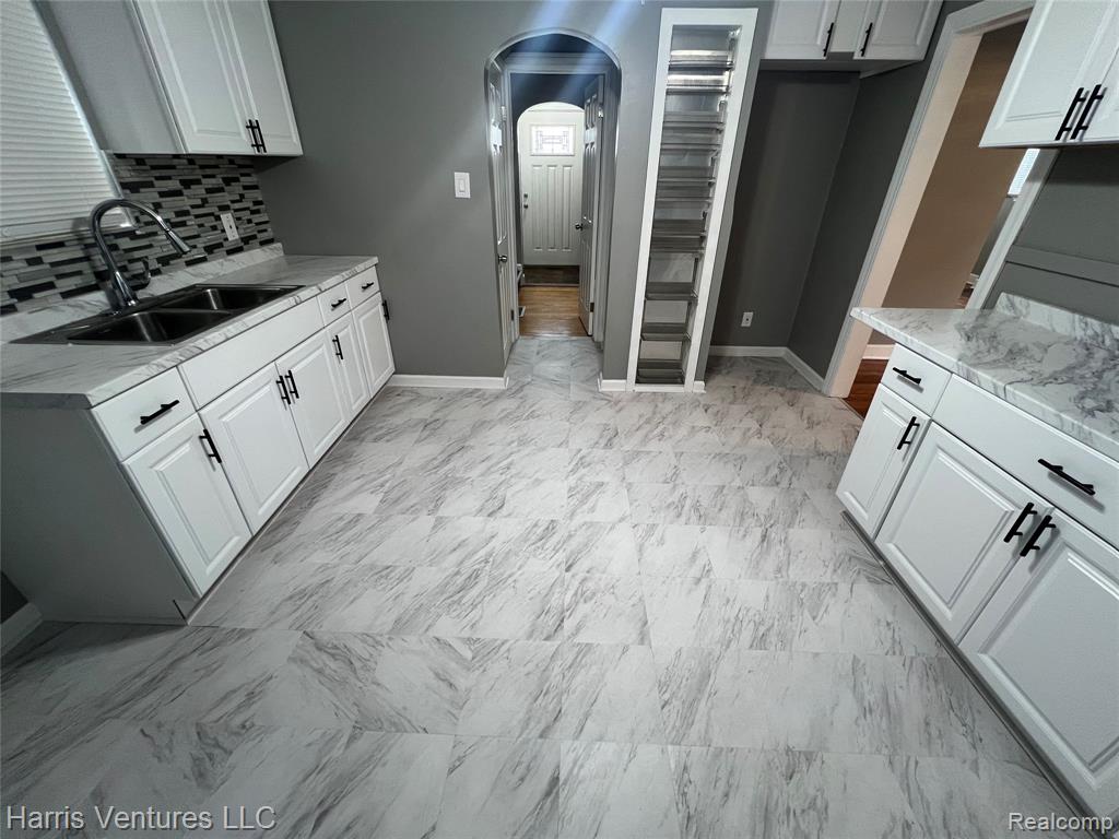 9527 E Outer Drive, Detroit, MI 48213 — Photo 19