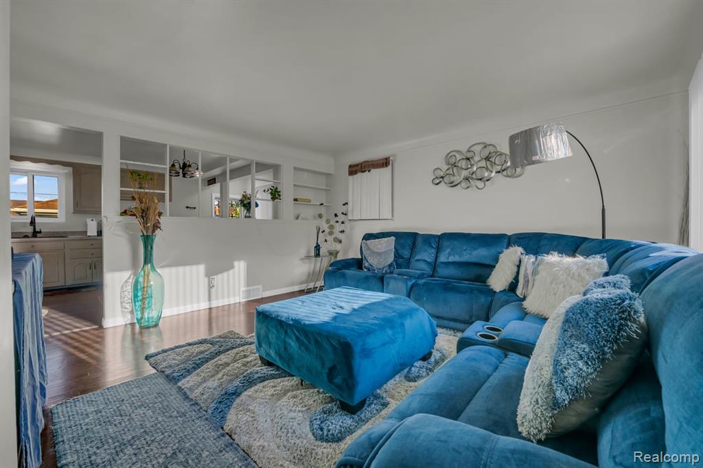 24880 Warrington Avenue, Eastpointe, MI 48021 — Photo 6