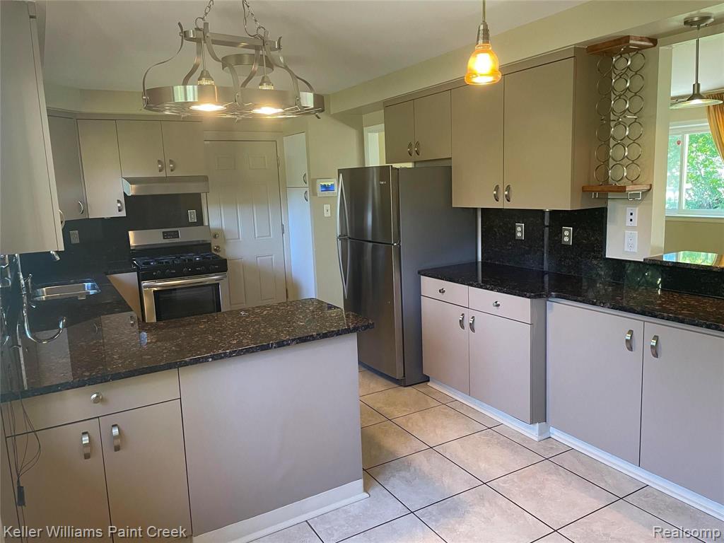 7374 WOODRIDGE Road, West Bloomfield, MI — Photo 27
