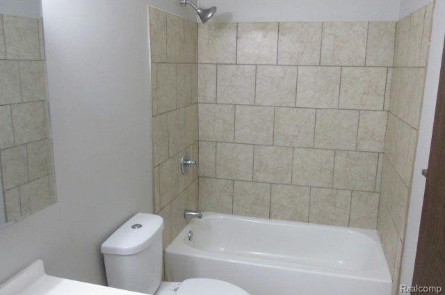 7310 BLUEWATER Drive, Clarkston, MI 48348 — Photo 7