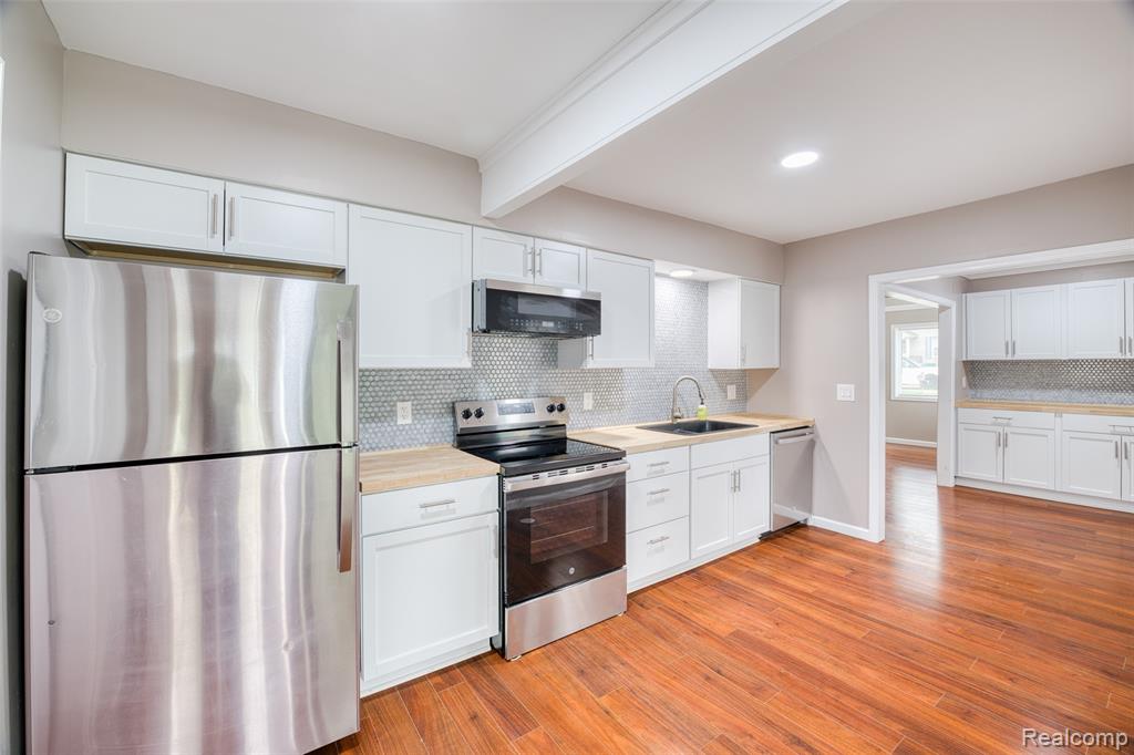2514 Barton Street, Commerce Twp, MI 48382 — Photo 2