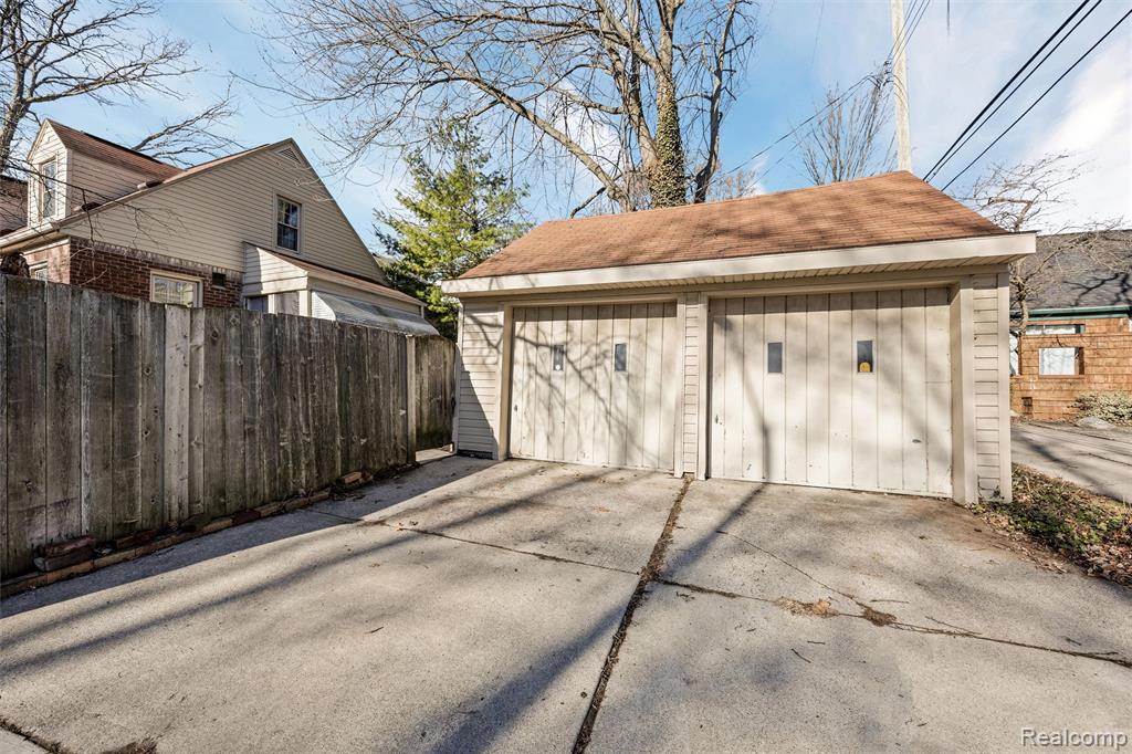 20701 Toles Lane, Grosse Pointe Woods, MI 48236 — Photo 27