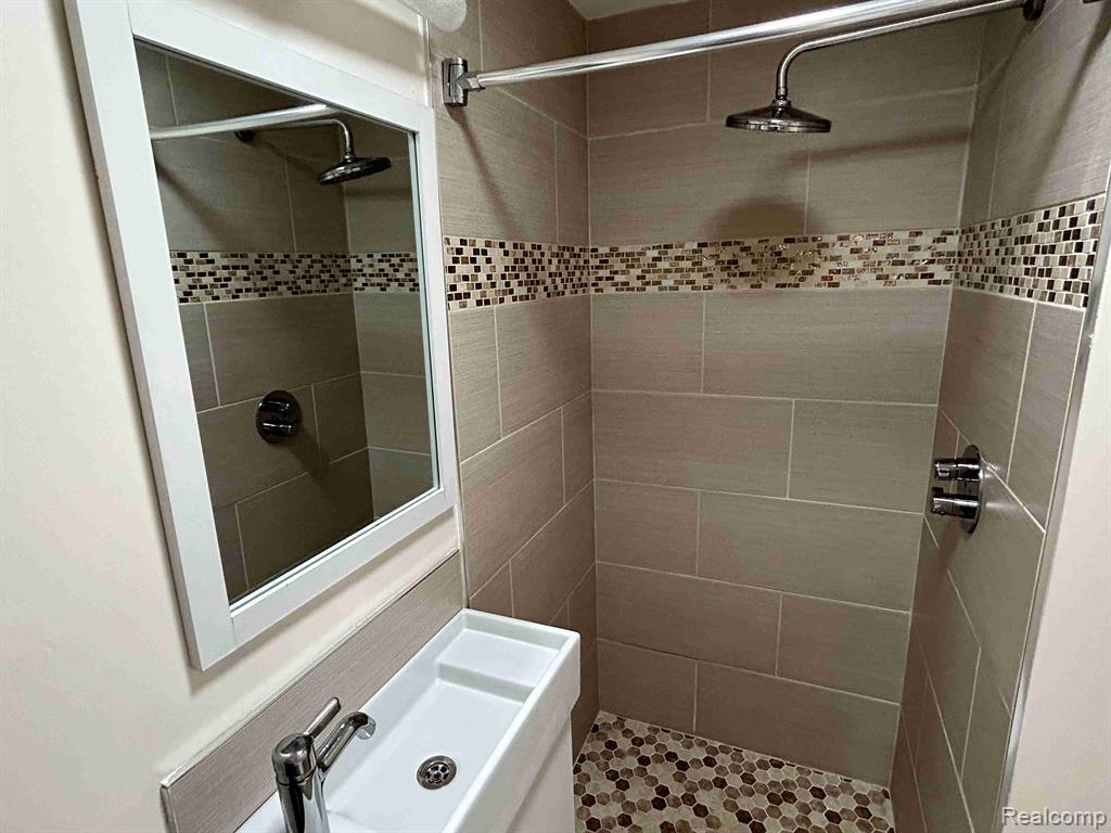 5940 BURNHAM Road, Bloomfield Hills, MI 48302 — Photo 21