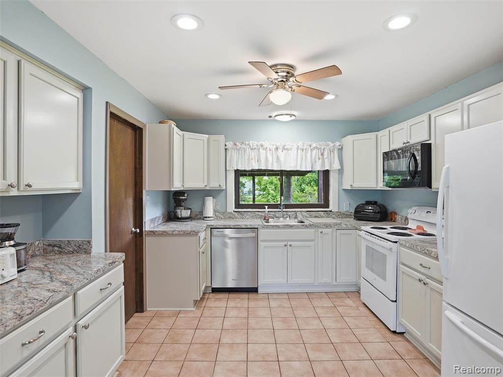 37843 Emery Street, Clinton Twp, MI 48036 — Photo 13