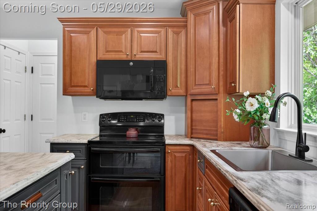 517 Deer Valley Road, Holly, MI 48442 — Photo 14