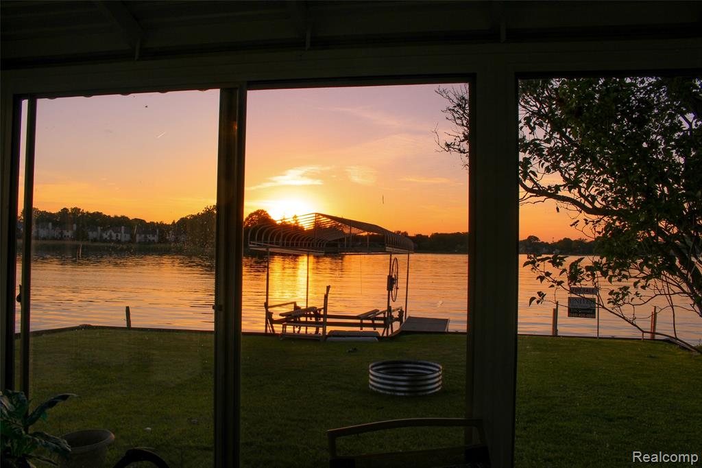 952 Wyman Drive, Waterford, MI 48328 — Photo 20