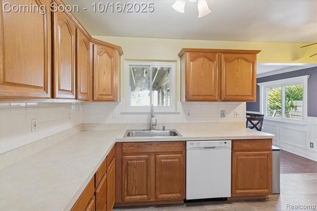 6439 Huntleigh Street, Garden City, MI — Photo 13