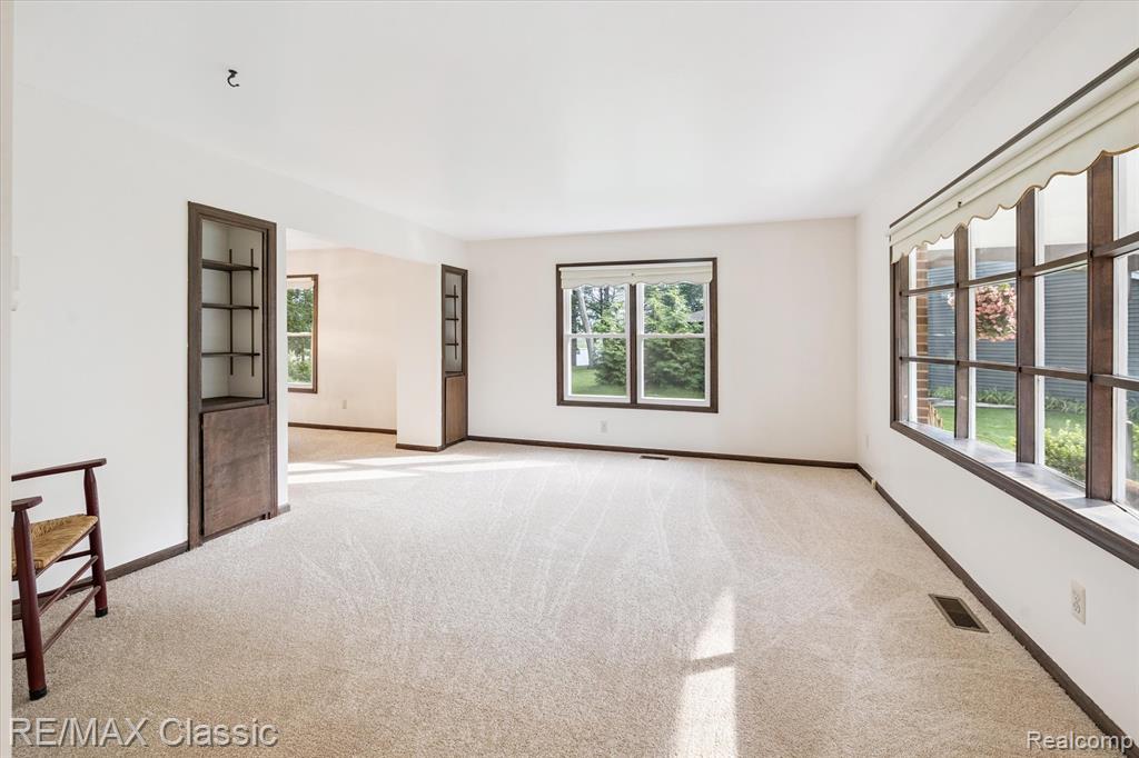 1561 Waters Edge Court, Wixom, MI 48393 — Photo 7