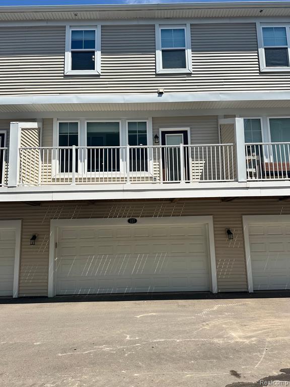 127 MONUMENT Lane, Wixom, MI — Photo 2