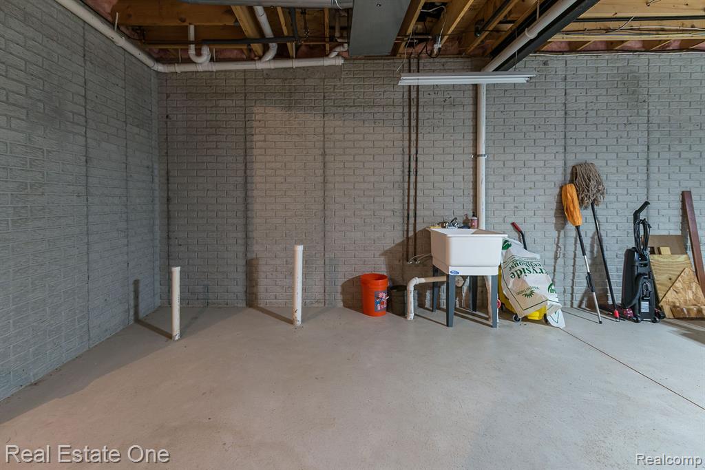 8444 CLIMBING Way, Pinckney, MI 48169 — Photo 55