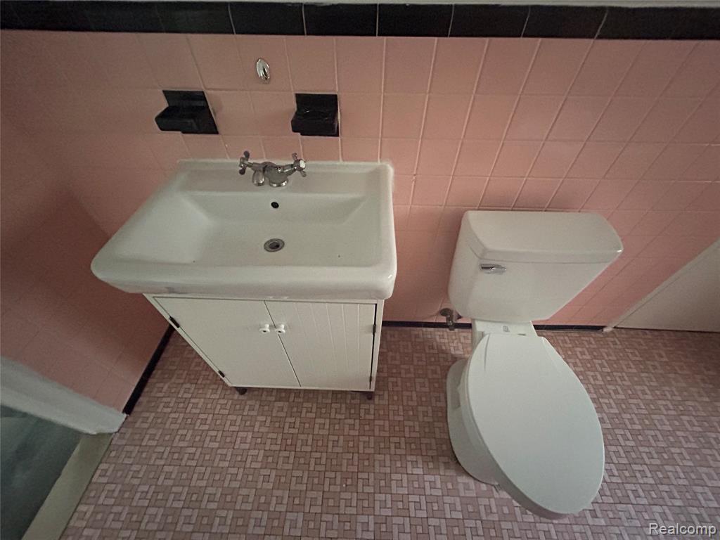 4987 Roosevelt Boulevard, Dearborn Heights, MI 48125 — Photo 17