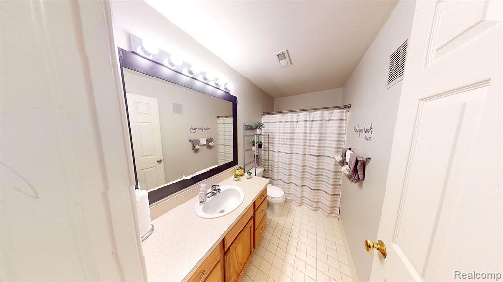 8109 ADDINGTON Drive, Commerce Twp, MI 48390 — Photo 34