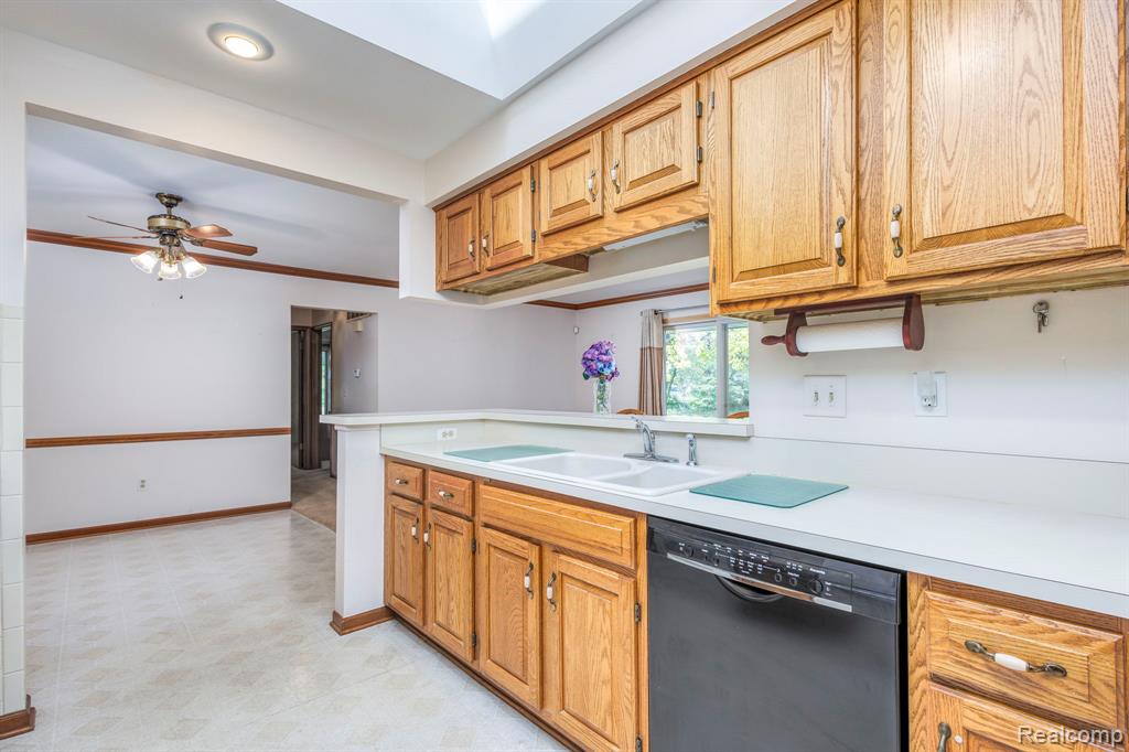 49585 Bishop Court, Shelby Twp, MI 48315 — Photo 19