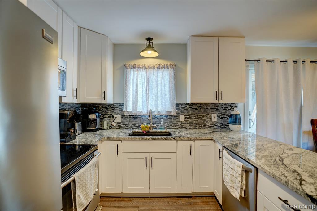 4342 SUNNYMEAD Avenue, Burton, MI 48519 — Photo 15