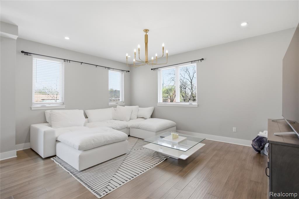 4221 W 14 Mile Road, Royal Oak, MI 48073 — Photo 11