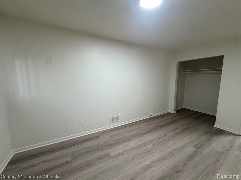 8402 Robindale Avenue, Dearborn Heights, MI 48127 — Photo 13