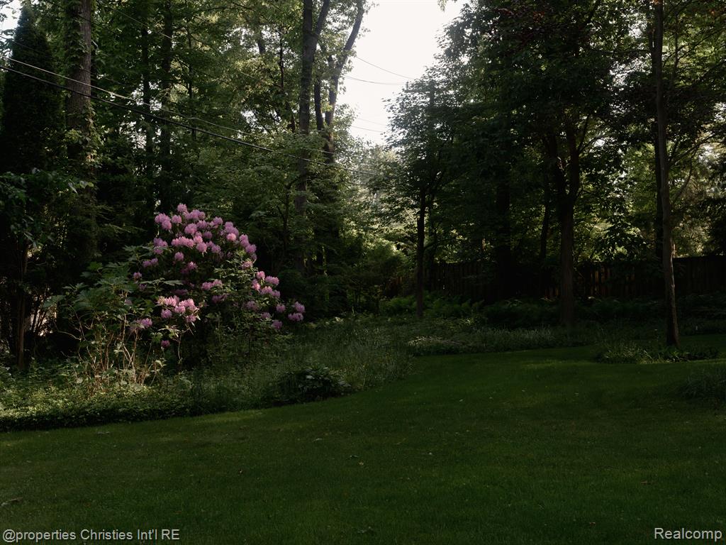 7388 LINDENMERE Drive, Bloomfield Hills, MI 48301 — Photo 36