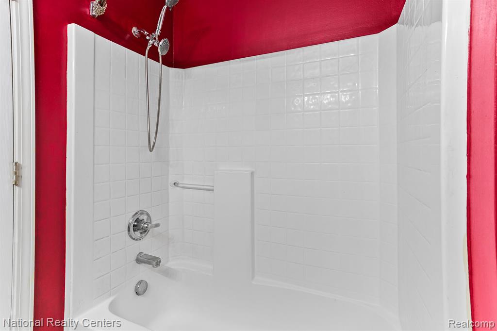 17211 Addington Drive, Commerce Twp, MI 48390 — Photo 19