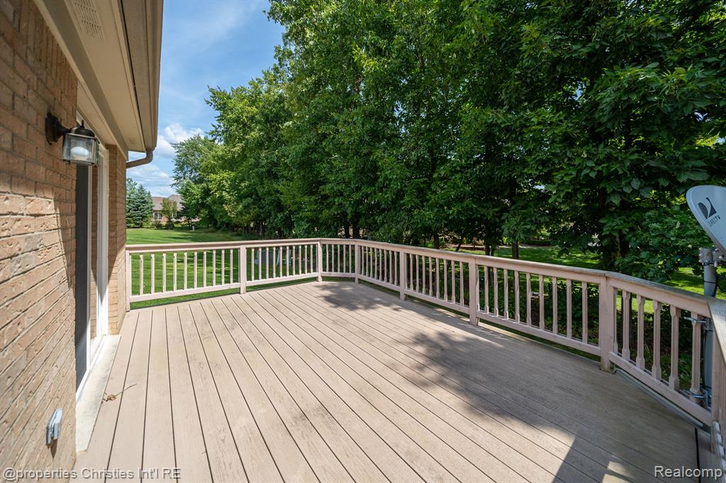 43450 COVE Drive, Clinton Twp, MI 48038 — Photo 23