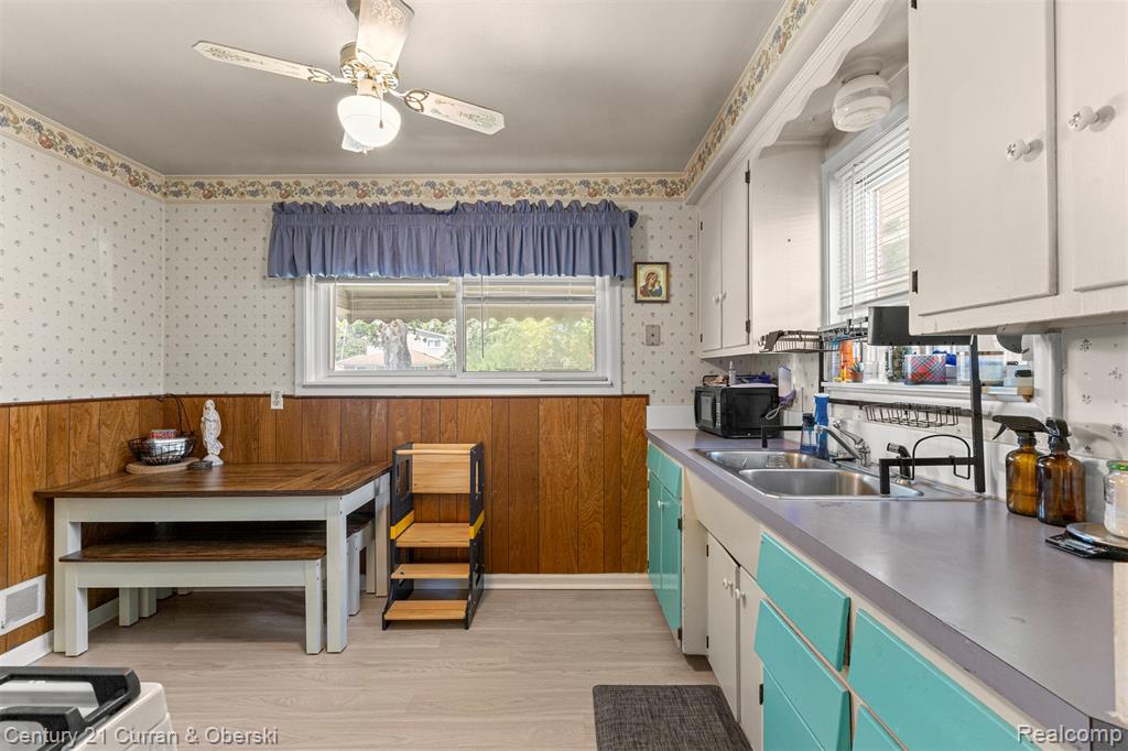 5015 Lincoln Boulevard, Dearborn Heights, MI 48125 — Photo 11