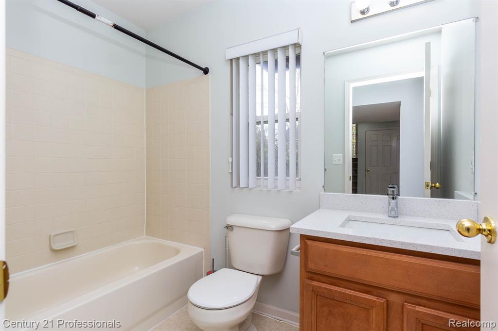 798 SANDALWOOD Drive, Troy, MI 48085 — Photo 31