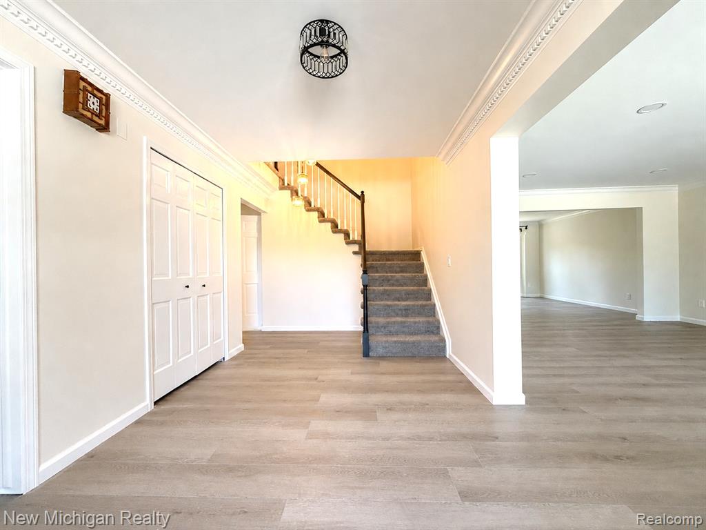 650 Deerfield Court, Rochester Hills, MI 48309 — Photo 11