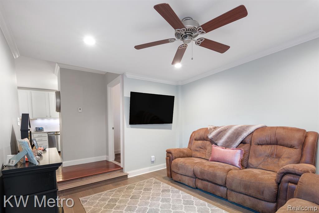 735 E HURON Street, Milford, MI 48381 — Photo 15