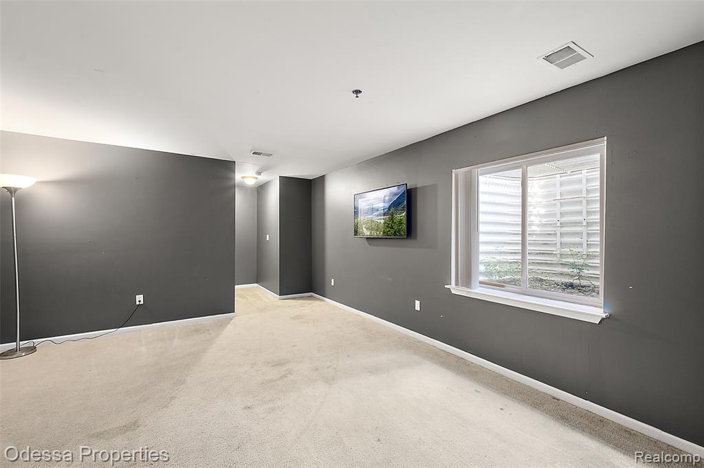 43103 Strand Drive, Sterling Heights, MI 48313 — Photo 22