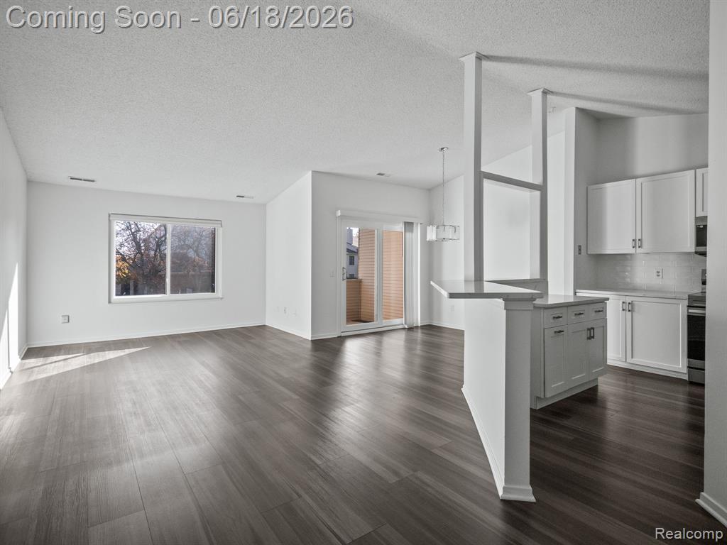 6680 Ridgefield Circle, 201, West Bloomfield, MI — Photo 8