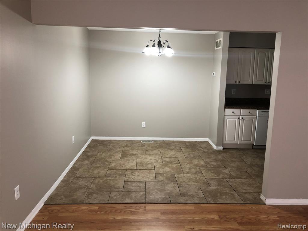 8755 GEORGE F BUNKER, Sterling Heights, MI 48313 — Photo 19