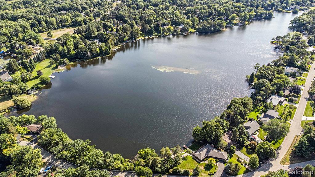 979 Abseguami Trail, Lake Orion, MI 48362 — Photo 4