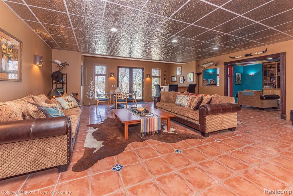 9945 ROLLING GREENS Drive, Pinckney, MI 48169 — Photo 46