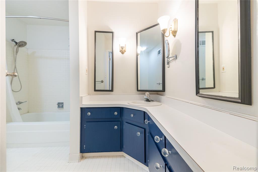 8337 Colony Drive, 2, Grosse Ile, MI 48138 — Photo 19