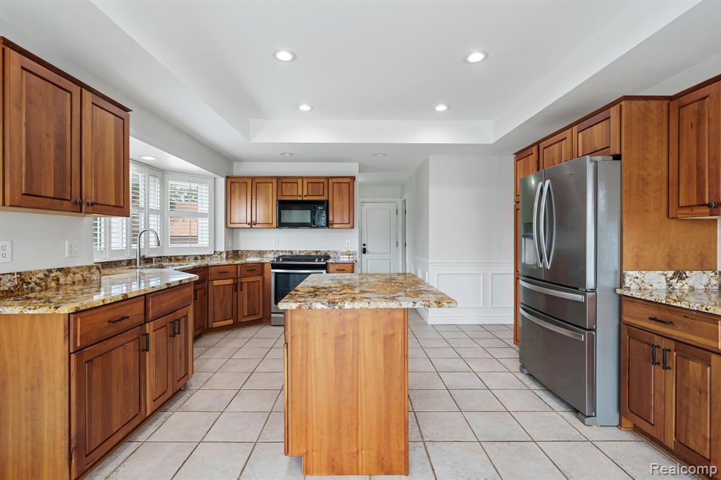 51384 Indian Pointe Drive, Macomb, MI 48042 — Photo 14