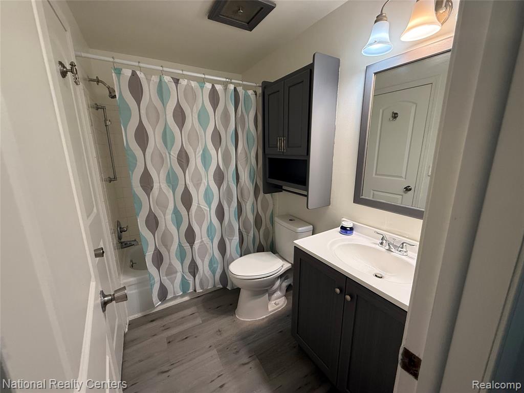8416 Hickory Drive, Sterling Heights, MI 48312 — Photo 15