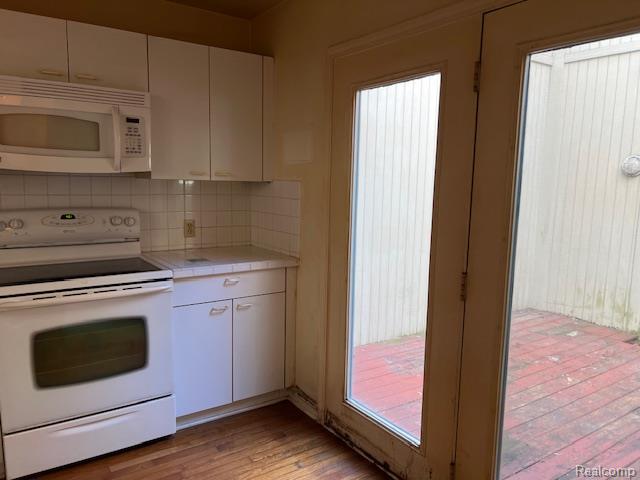 905 S Franklin Avenue, Flint, MI 48503 — Photo 9