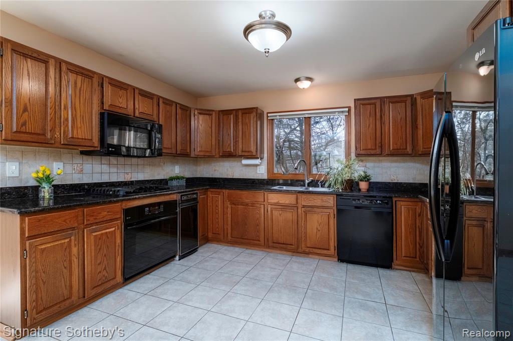16819 Country Knoll Drive, Northville, MI 48168 — Photo 17