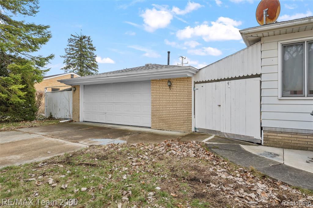 7638 N Gulley Road, Dearborn Heights, MI 48127 — Photo 5
