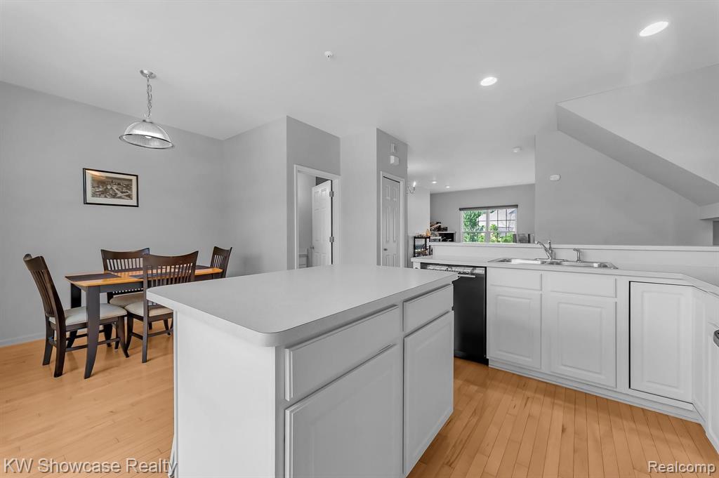 432 CHERRY ORCHARD Road, Canton, MI 48188 — Photo 13