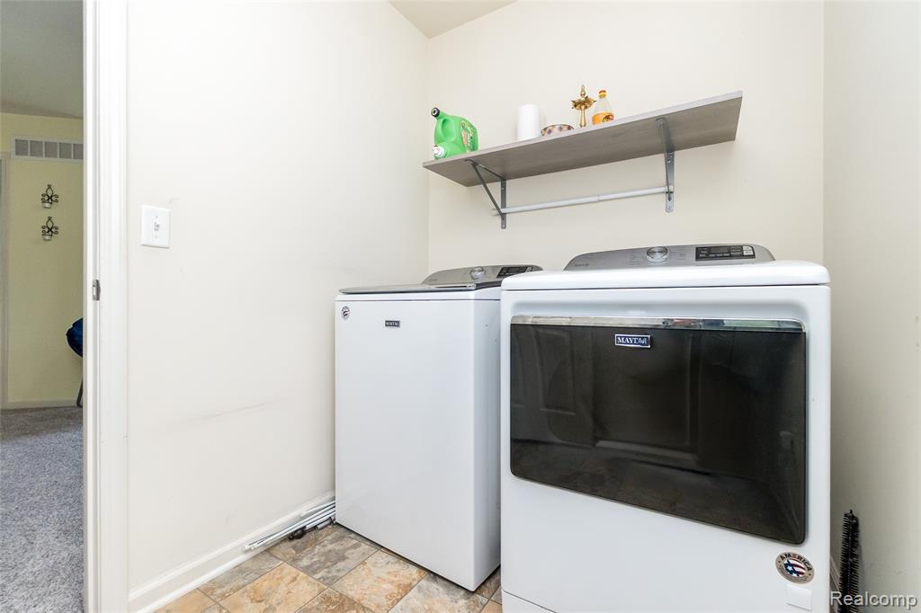 51224 Luke Lane, Novi, MI — Photo 42