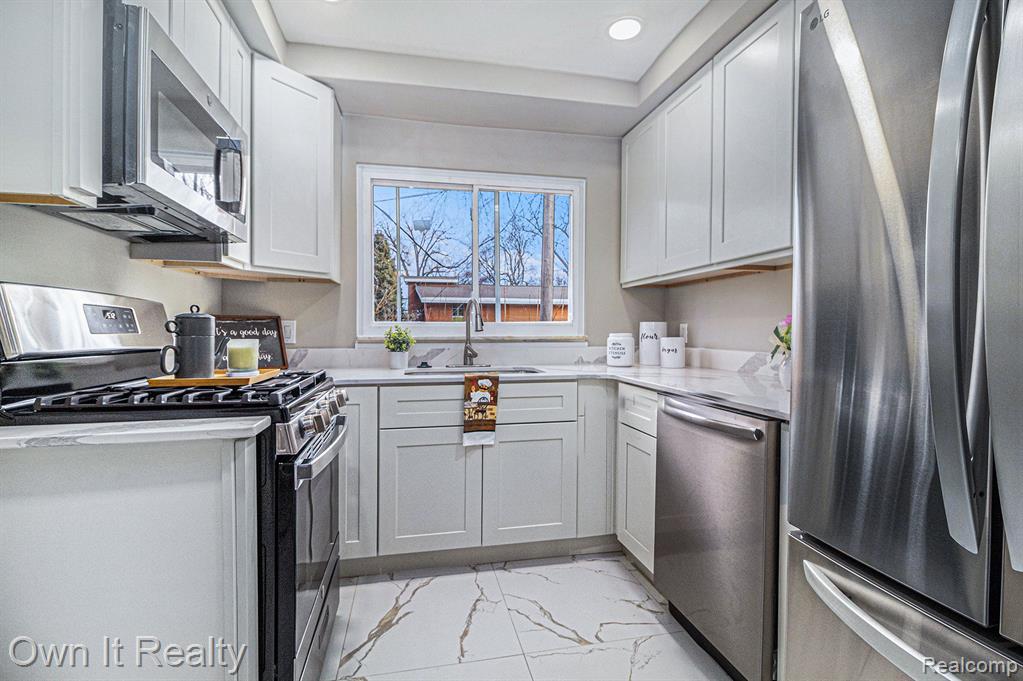 9424 HEMINGWAY, Redford, MI 48239 — Photo 9