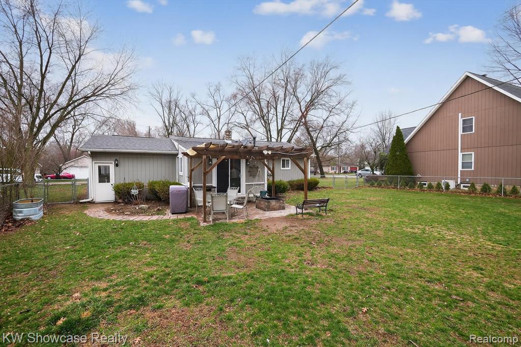 341 Rustic Circle, White Lake, MI — Photo 38