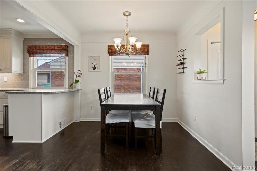 524 E LA SALLE Avenue, Royal Oak, MI 48073 — Photo 12