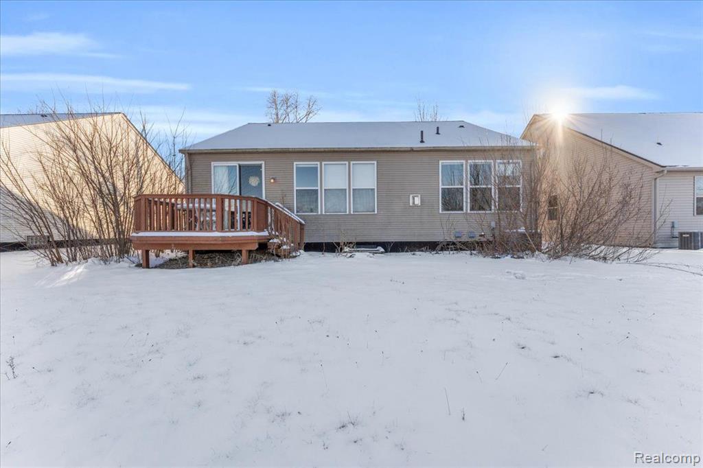 8899 MEADOW Lane, Ypsilanti, MI 48197 — Photo 28