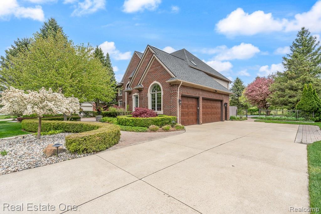 2483 Spyglass Drive, Oakland, MI — Photo 3