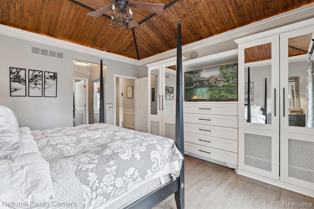 730 Berwick Court, Highland, MI — Photo 36