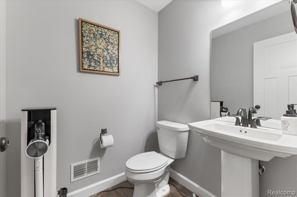 5606 Chatham Lane, Grand Blanc, MI 48439 — Photo 28