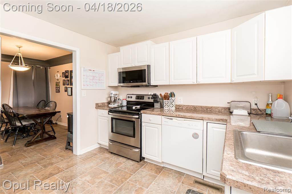 31493 Elmwood Street, Garden City, MI — Photo 13