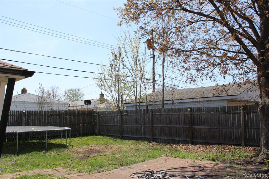 8340 ANNA Avenue, Warren, MI 48093 — Photo 17