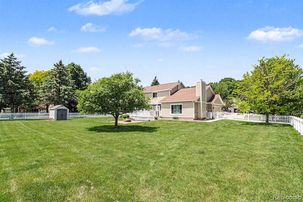 6433 Woodcrest Ridge, Clarkston, MI — Photo 36